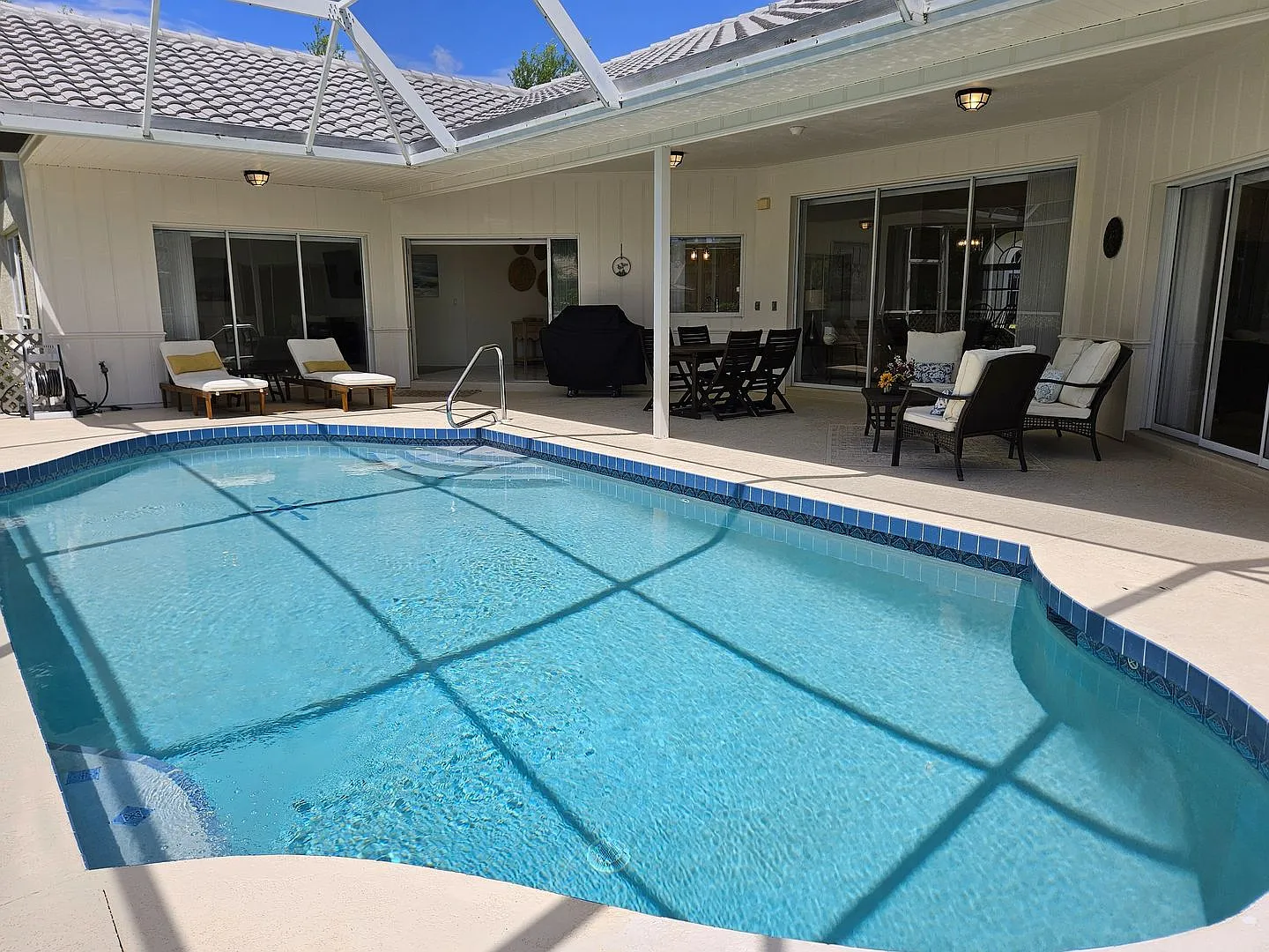 Seasonal Short-Term Private Heated Pool Home with 3 Bedroom, 2.5 Bath, 2 Car Garage in Sorrento W... — Photo 2