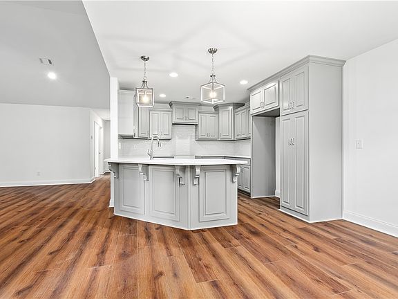 4th image of 1860 Lee Road 39