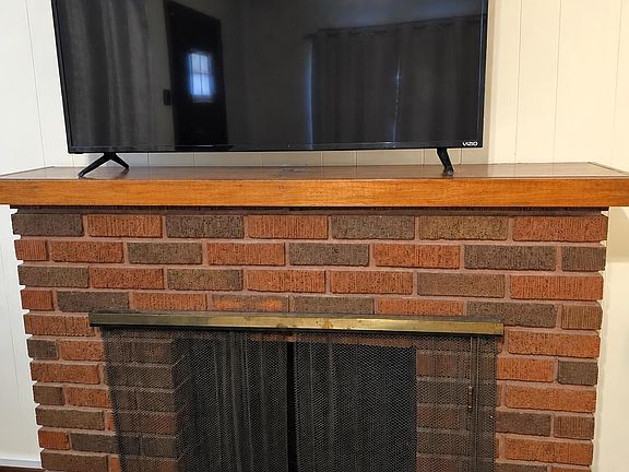 5th image of 415-417 Putnam Ave