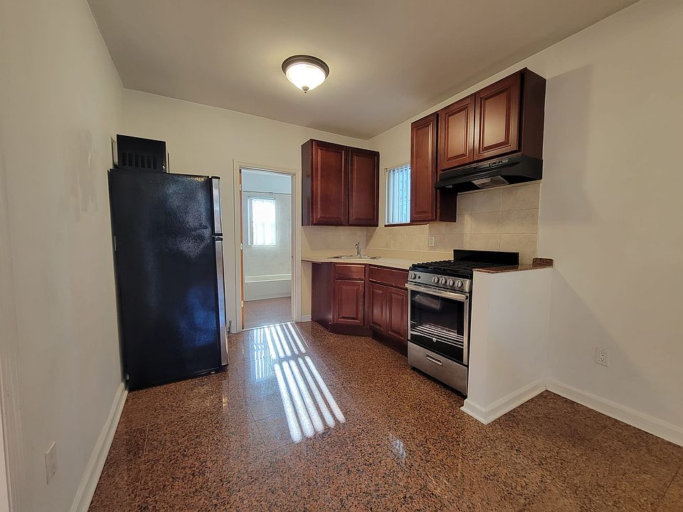 1st image of 2557 43rd St #2
