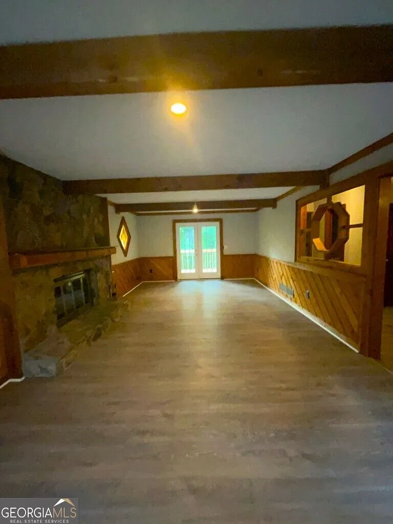 3 bed, 2.5 bath, 2100 sqft, $2,400 — Photo 2