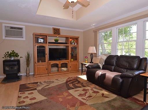 4th image of 14 Valerie Dr