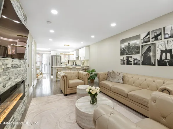 38 Deborah Loop, Staten Island, NY 10312