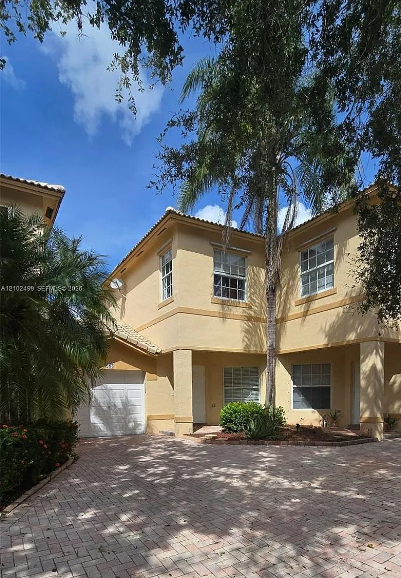 3 bed, 2.5 bath, 1726 sqft, $3,650 — Photo 1
