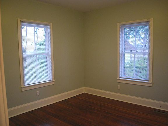 10' ceilings throughout