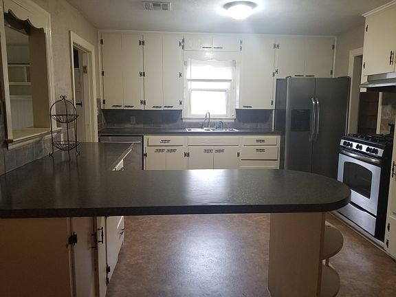 3rd image of 1008 S Stanley St