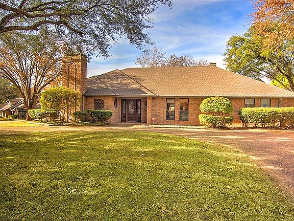 3rd image of 3413 Montclaire Dr
