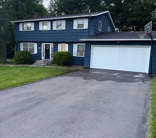 109 Thomas Rd — Photo 1