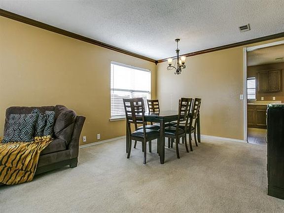 3rd image of 819 Cascade Dr