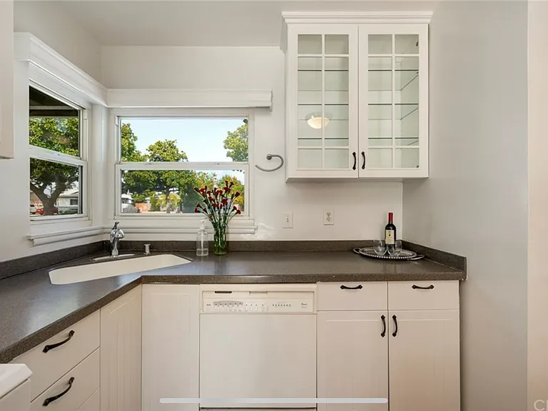 1600 W Hill Ave #A — Photo 10