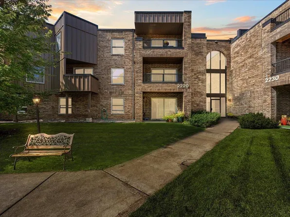 2220 Midland Grove Rd APT 307, Roseville, MN 55113