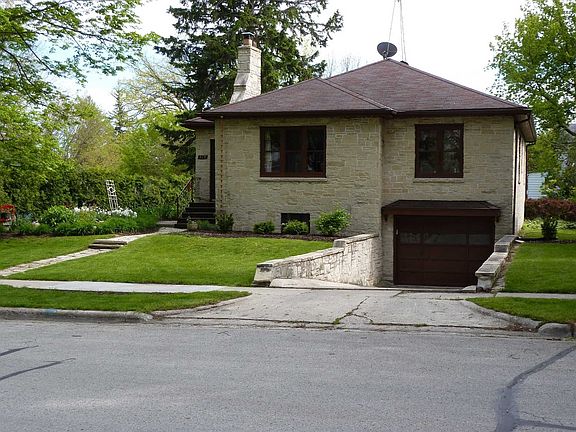 3rd image of 315 Forest Ave