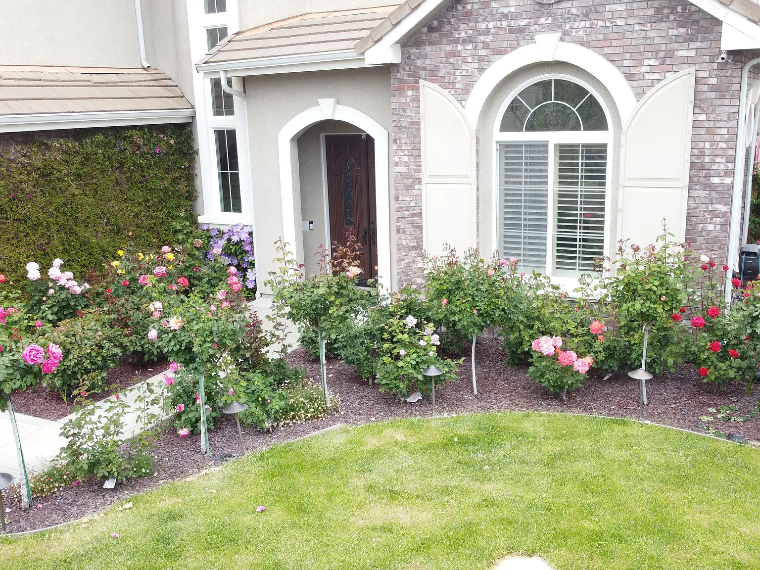 6 bed, 4.5 bath, 4690 sqft, $8,500 — Photo 3