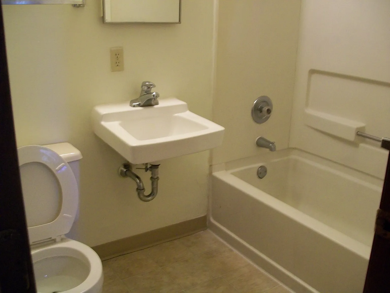 1 bed, 650 sqft, $750 — Photo 4