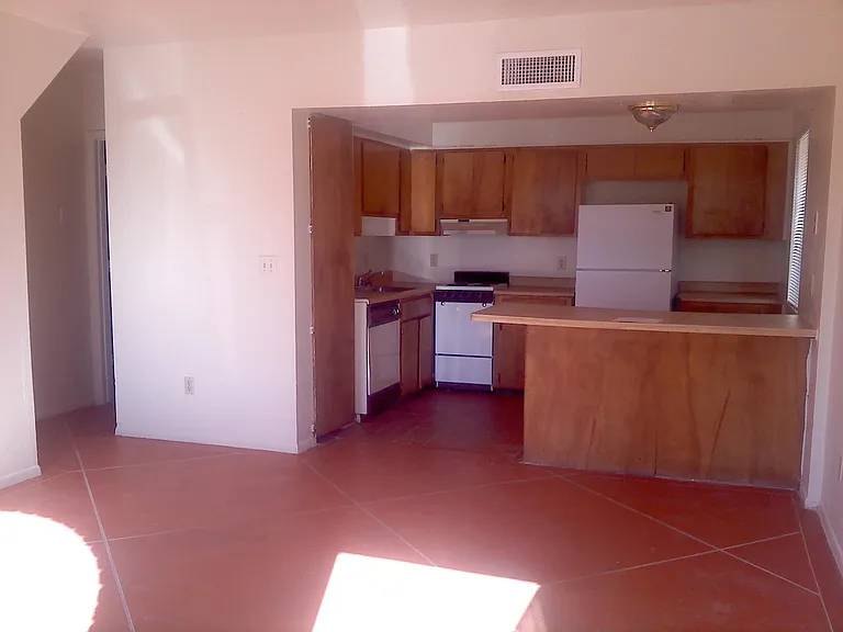 OPEN KITCHEN