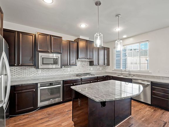 Gourmet kitchen
