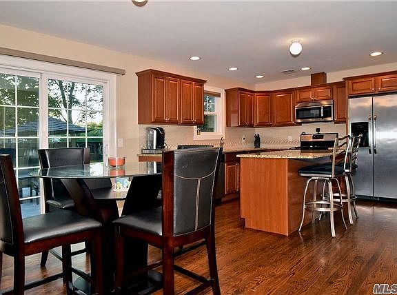 5th image of 68 Tamarack St