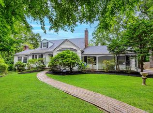 25 Sugar Toms Ridge, East Norwich, NY 11732