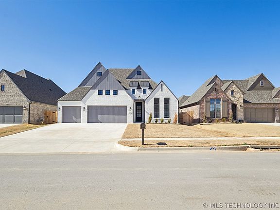 3rd image of 6716 S Gardenia Ave