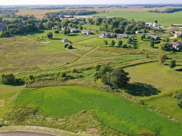 L66 Drumlin Creek Ct, Columbus, WI 53925