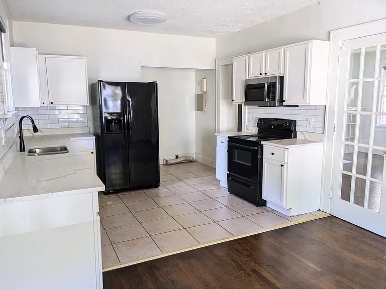 1424 Hartford Ave SW — Photo 9