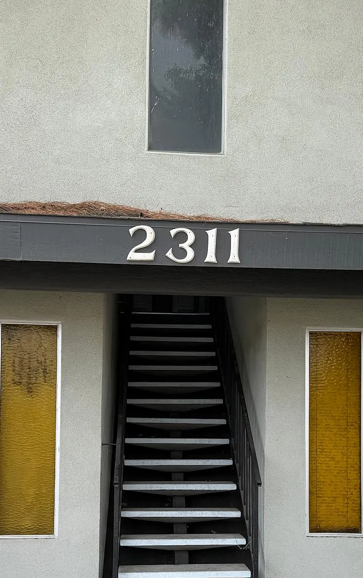 2 bed, 1042 sqft, $1,750 — Photo 2
