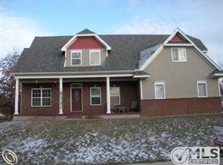 1192 N Lemen St, Fenton, MI 48430