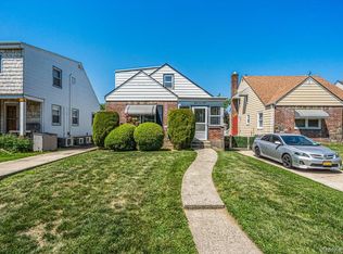 8512 248th St, Bellerose, NY 11426