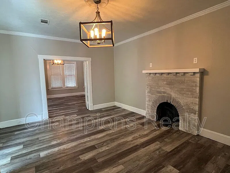 3 bed, 1.0 bath, 1316 sqft, $1,200 — Photo 3
