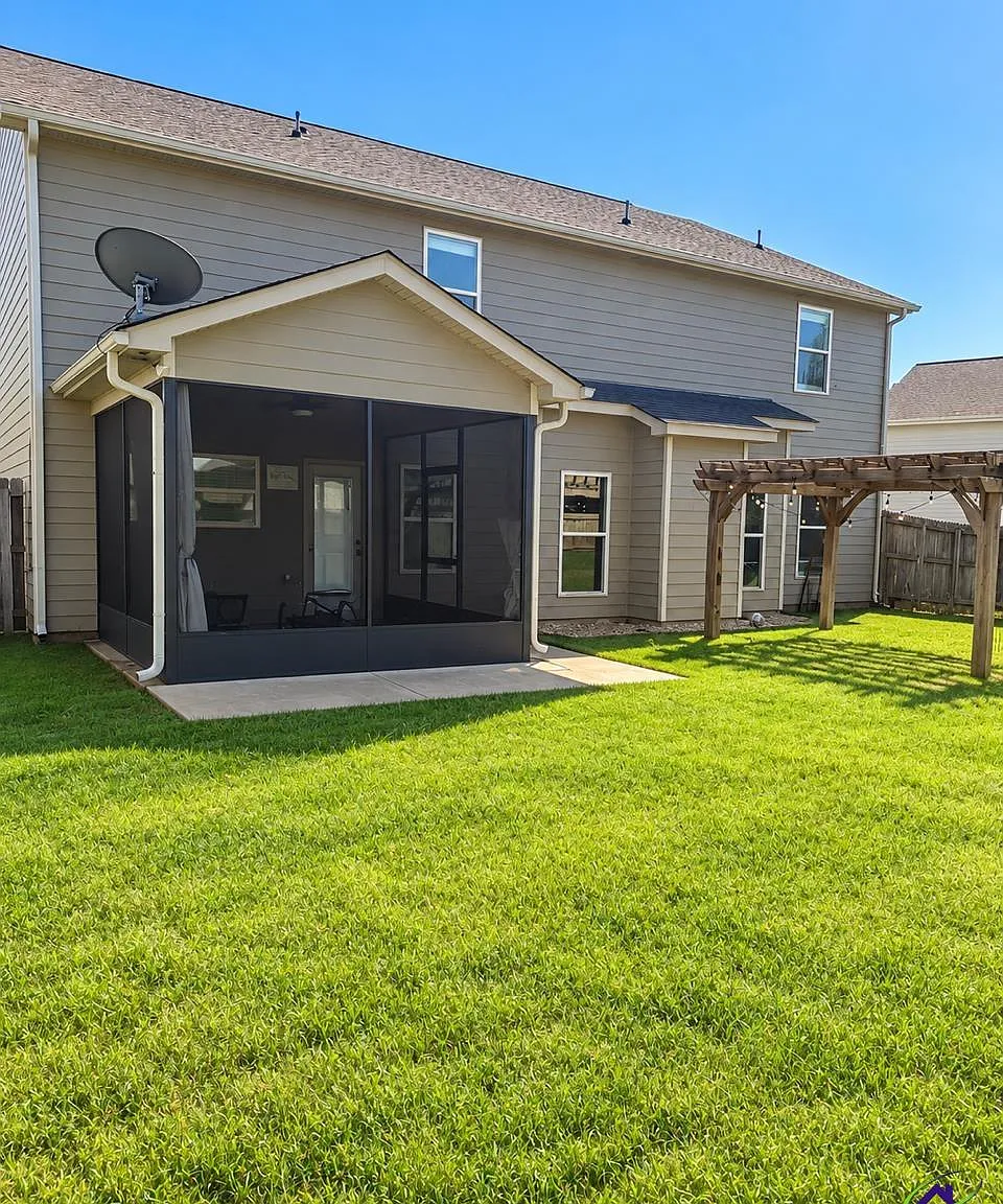 5 bed, 3.0 bath, 3169 sqft, $2,850 — Photo 2
