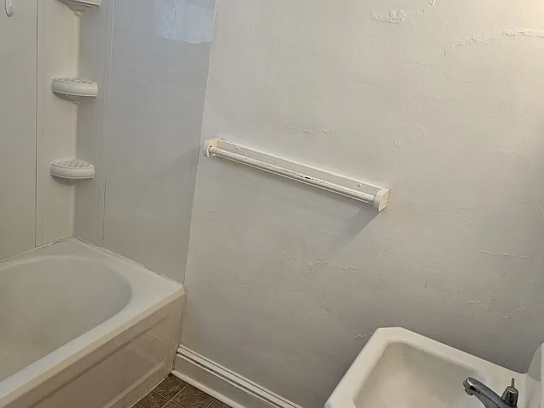 1116 Edgewood Dr #F — Photo 2
