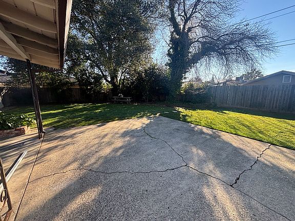3rd image of 1006 Camelia Ave #1006
