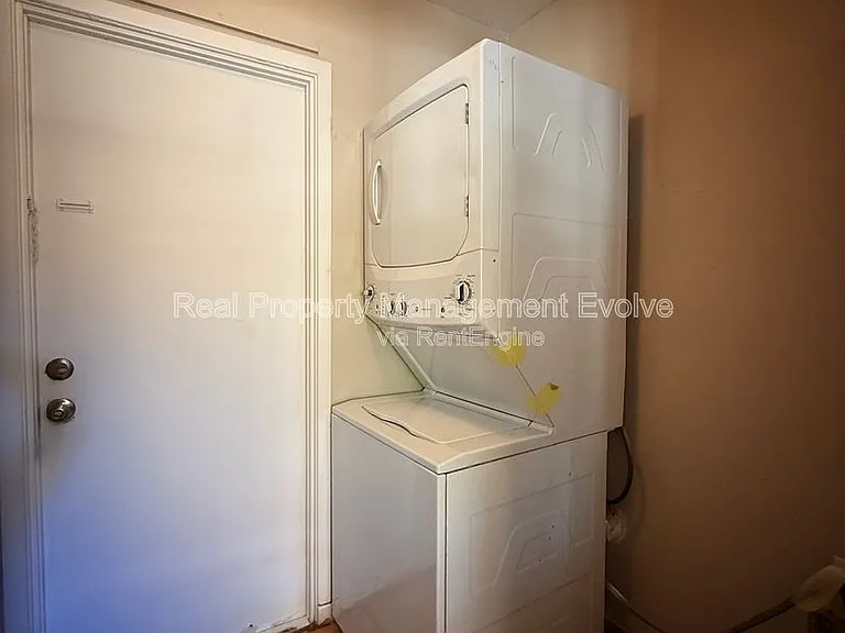 2401 W Fremont Dr — Photo 11