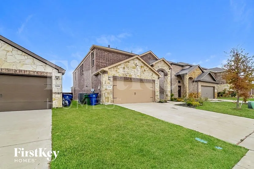 4 bed, 3.5 bath, 2417 sqft, $2,615 — Photo 2