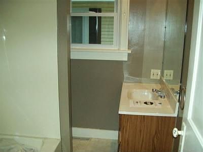 4th image of 2919 Vermont Ave