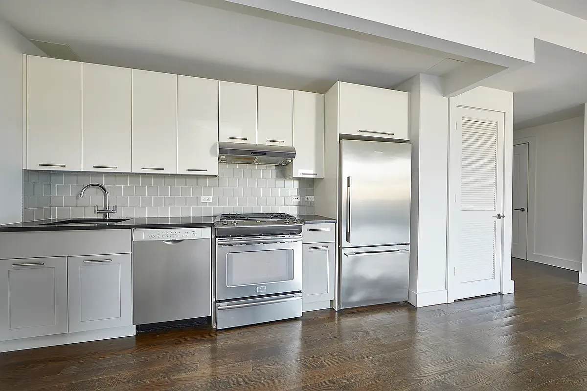 Building Photo - 341 Eastern Pkwy #4L