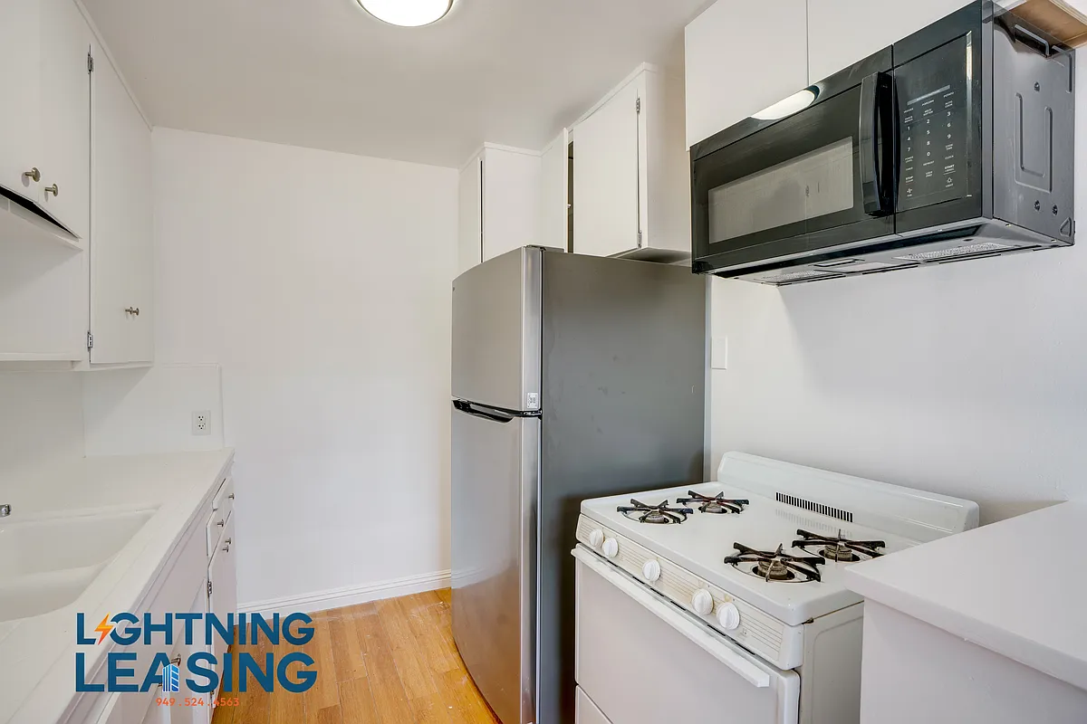 Building Photo - 12310 Chandler Blvd #21