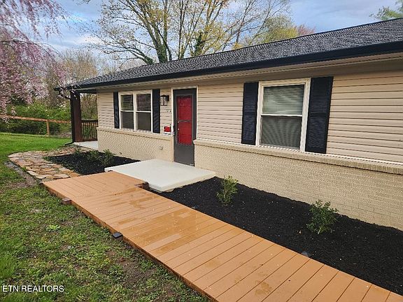 5th image of 3216 Greenway Dr