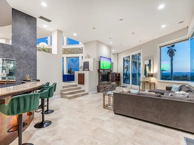 2261 Liane Ln — Photo 14