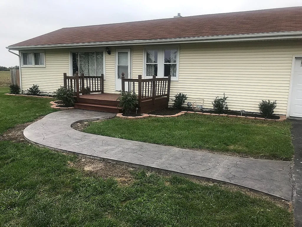 8870 Day Rd photo 1