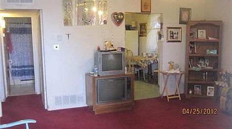 3rd image of 9284 Roseway Dr