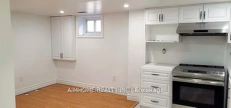 19 Balaclava Dr — Photo 2