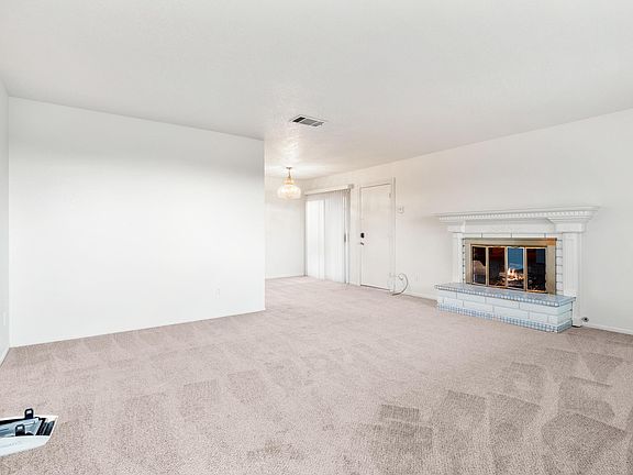 5th image of 17648 Lakespring Ave