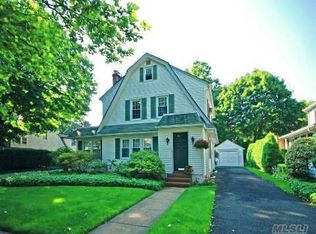 8 Hudson Rd, Floral Park, NY 11001