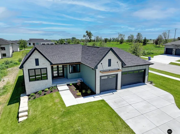 3923 S 213th St, Elkhorn, NE 68022
