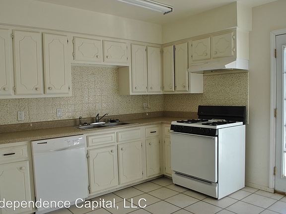 2nd image of 2807 La Habra St APT A