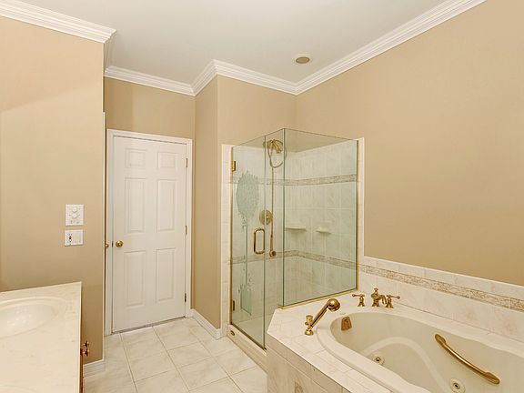 4th image of 42 Big Pond Ln