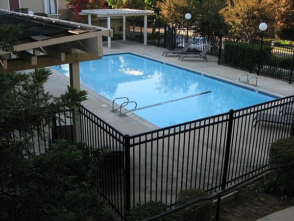 3rd image of 5450 Kirkwood Dr APT D4