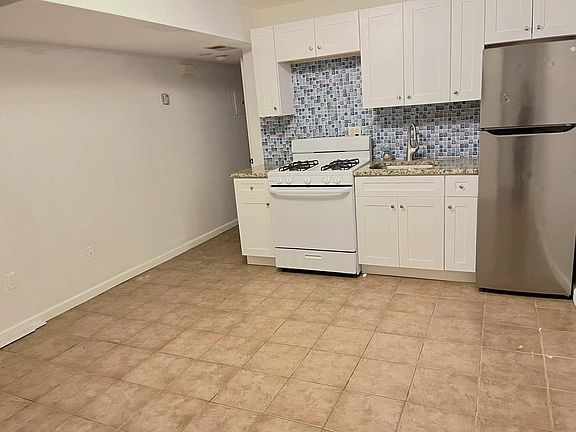 2nd image of 28 Anaconda St Floor Basement