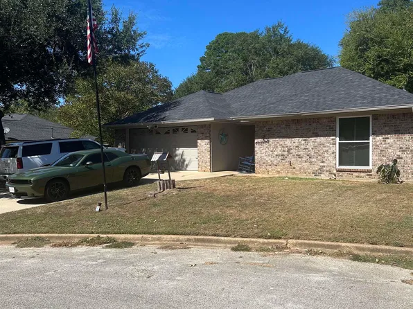 404 W Briar Ct, Overton, TX 75684